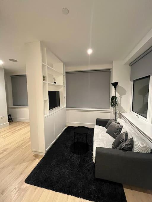 Luxx Apartment & Suites, London Heathrow Airport, Terminal 4, Piccadilly Underground Train Station Nearby! Hillingdon Exterior foto