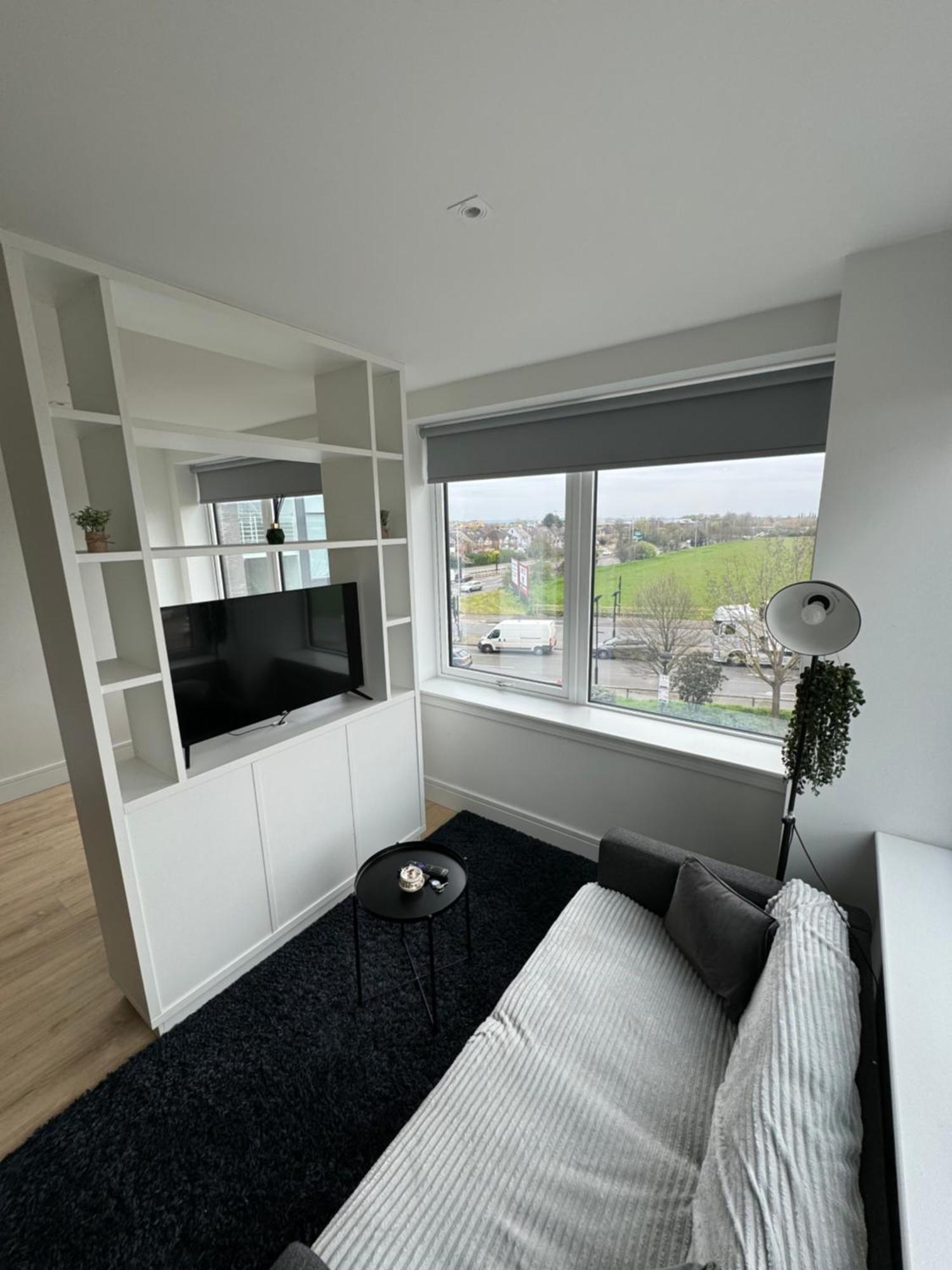 Luxx Apartment & Suites, London Heathrow Airport, Terminal 4, Piccadilly Underground Train Station Nearby! Hillingdon Exterior foto