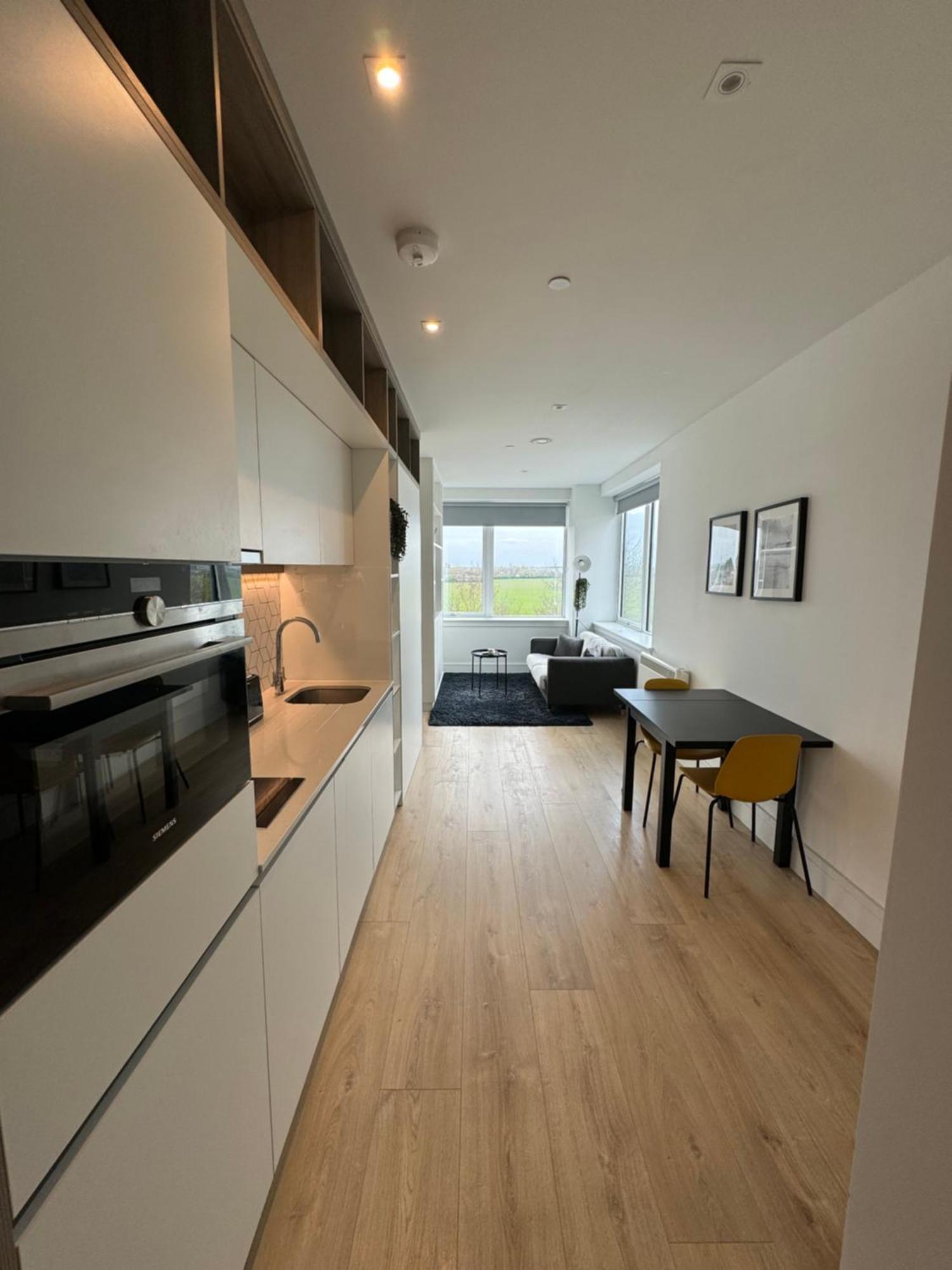 Luxx Apartment & Suites, London Heathrow Airport, Terminal 4, Piccadilly Underground Train Station Nearby! Hillingdon Exterior foto