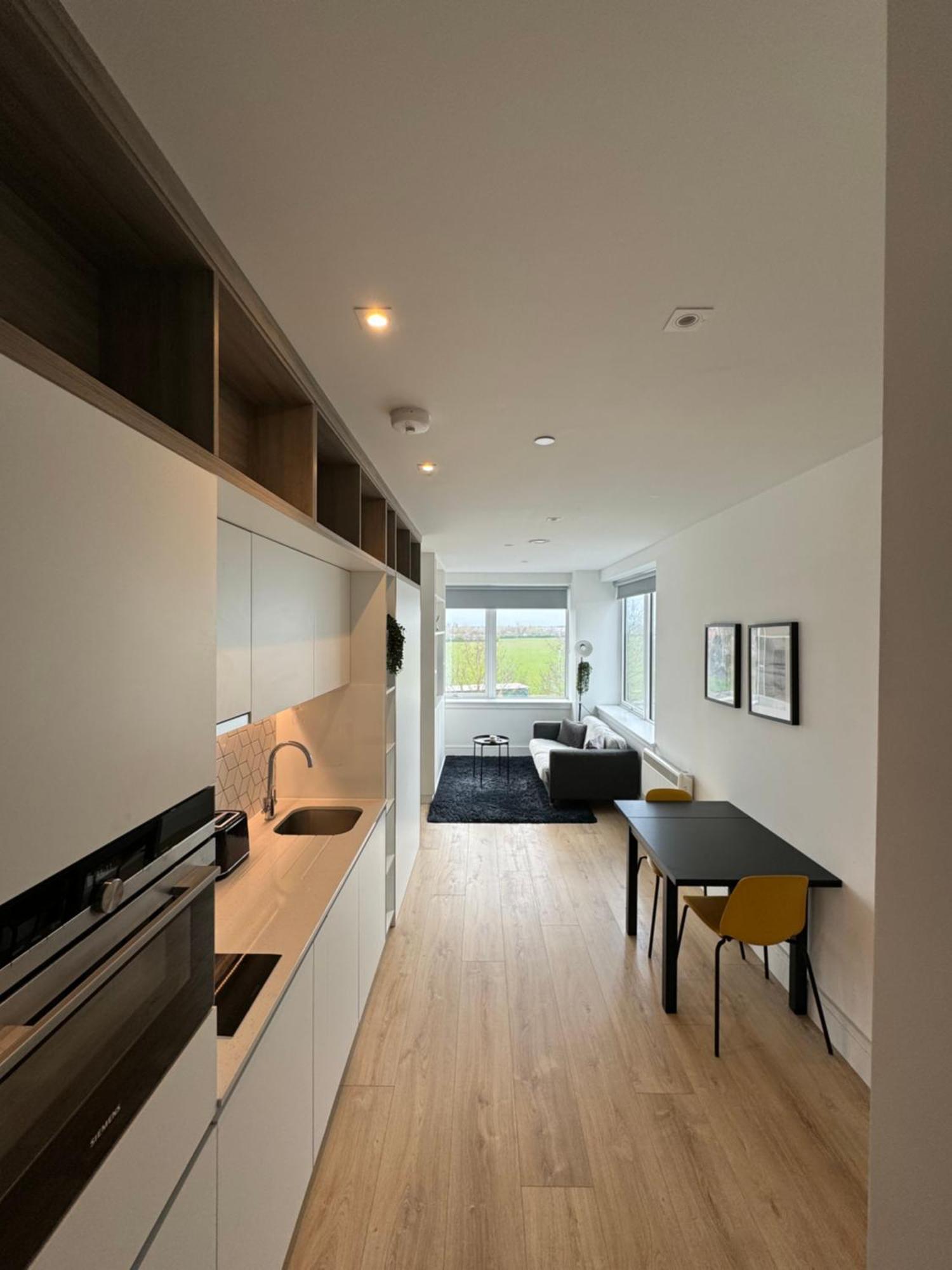 Luxx Apartment & Suites, London Heathrow Airport, Terminal 4, Piccadilly Underground Train Station Nearby! Hillingdon Exterior foto